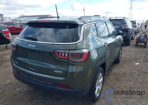 2018 Jeep Compass Latitude 4X4 z USA, uszkodzony, nr VIN 3C4NJDBB7JT176752